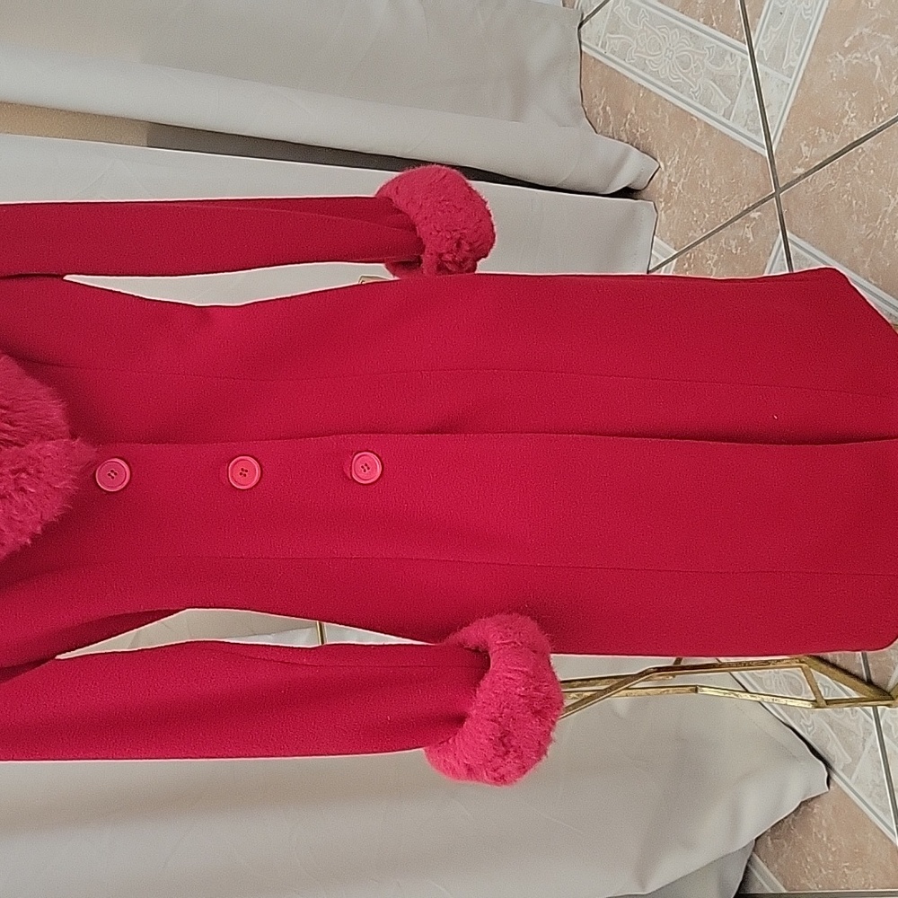 Red fur collar coat